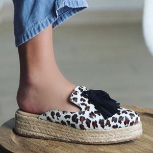 Espadrille mule in animal print design